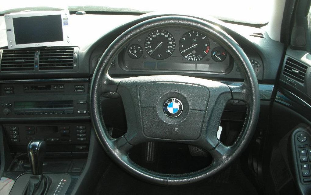  BMW 525 (E39) 1996-2004 :  7
